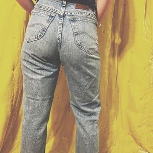 High waisted mom jeans.